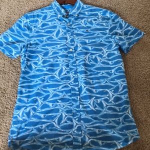 Vineyard vines button down shirt